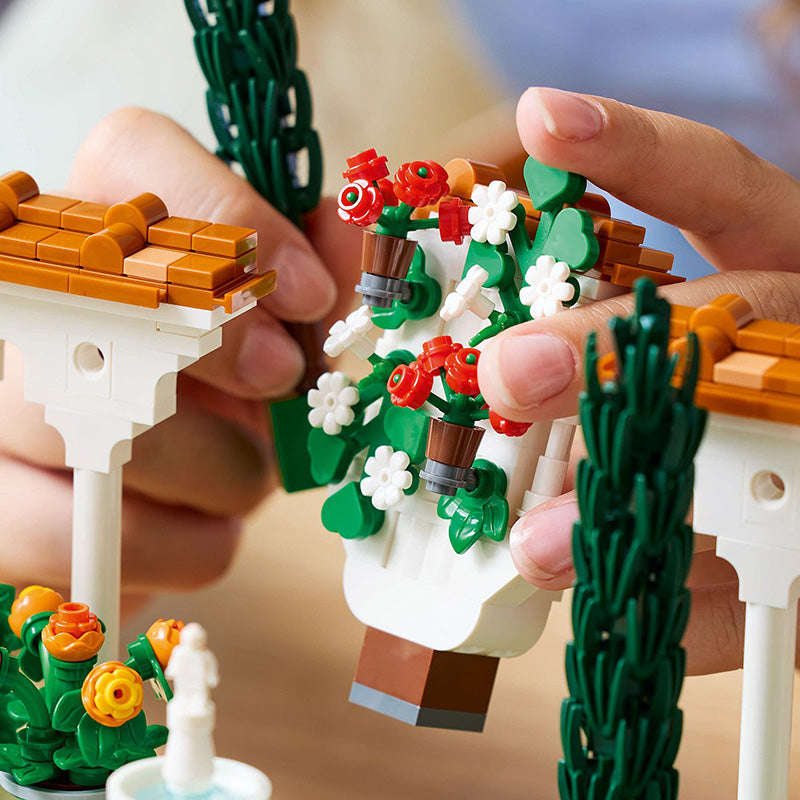 LEGO® 10359 - ICONS Fountain Garden