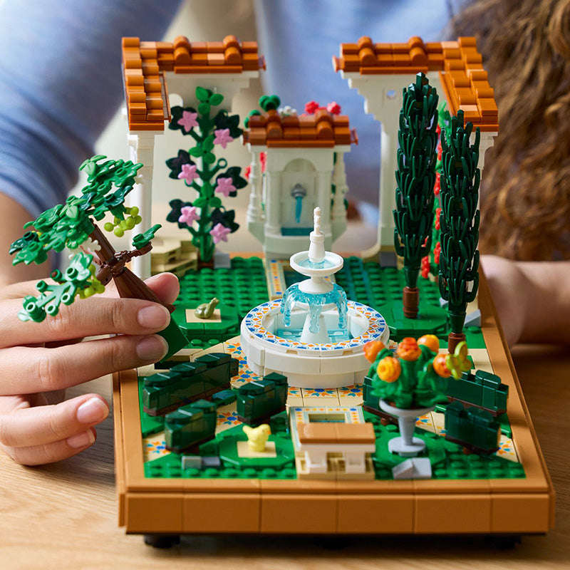 LEGO® 10359 - ICONS Fountain Garden