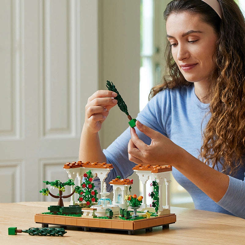 LEGO® 10359 - ICONS Fountain Garden