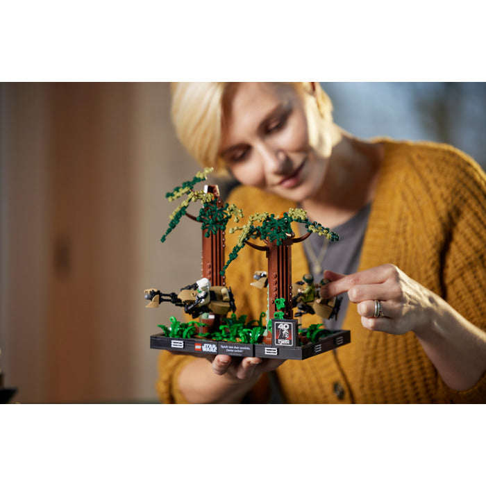 LEGO® 75353 - Star Wars Endor Speeder Chase Diorama