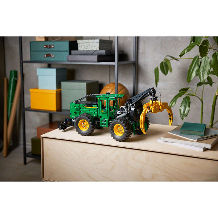 LEGO® 42157 - Technic John Deere 948L-II Skidder