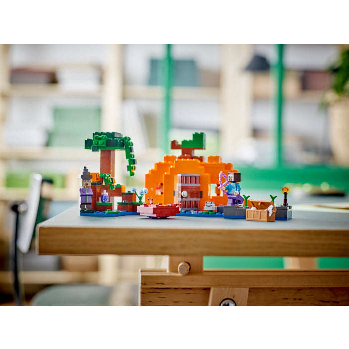 LEGO® 21248 Minecraft - The Pumpkin Farm