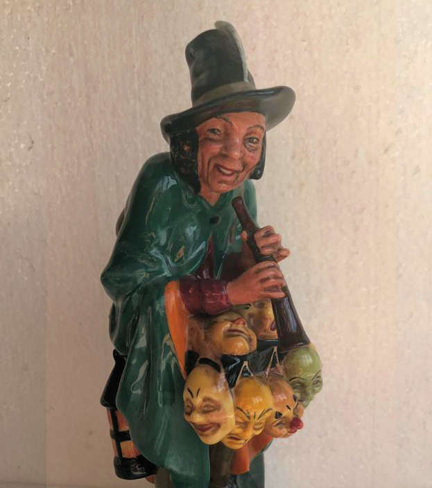 Royal Doulton - Figurine (The Mask Seller)