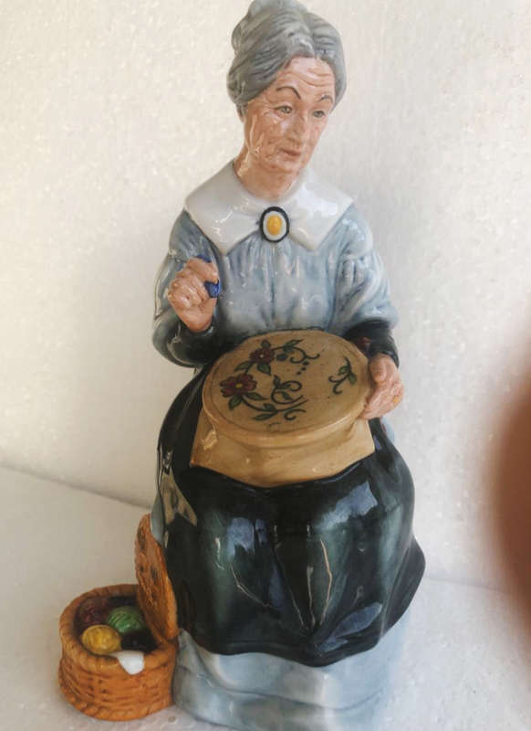 Royal Doulton - Figurine (Embroidering)