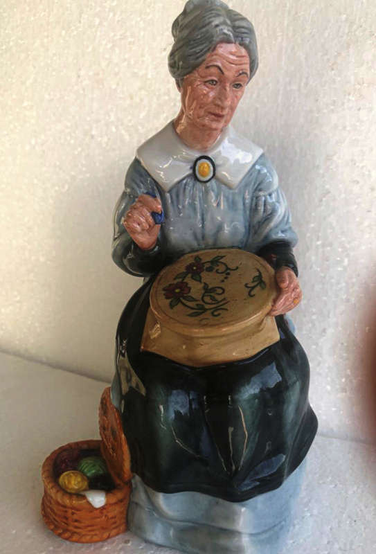 Royal Doulton - Figurine (Embroidering)