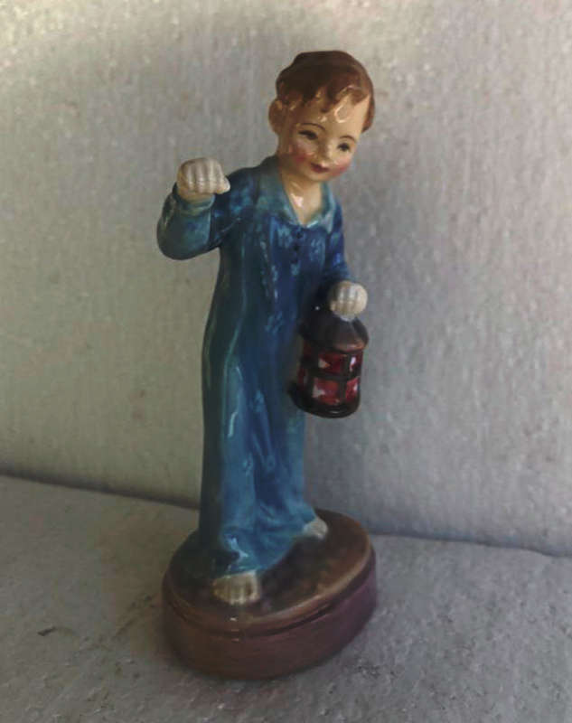 Royal Doulton - Figurine (Wee Willie Winkie)