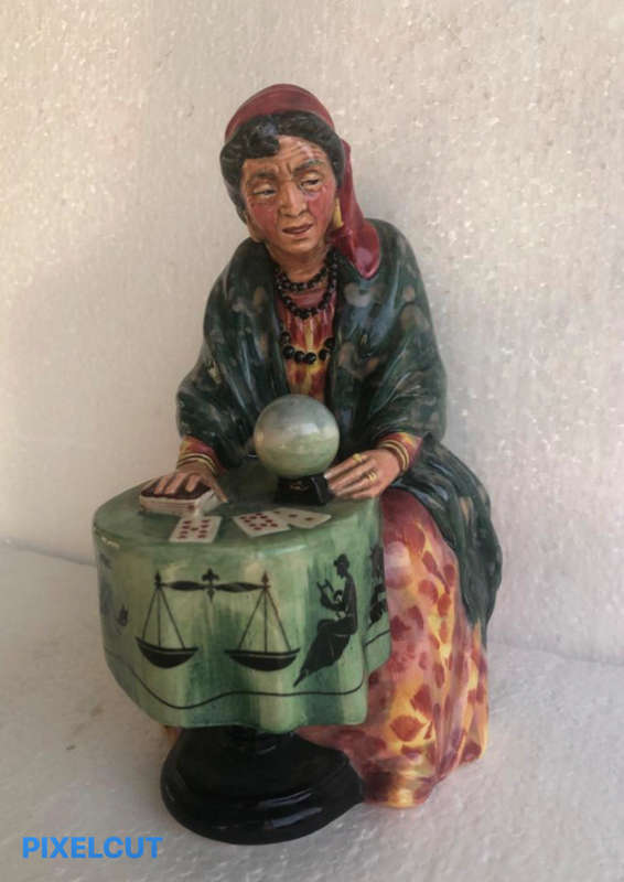 Royal Doulton - Figurine (Fortune Teller)