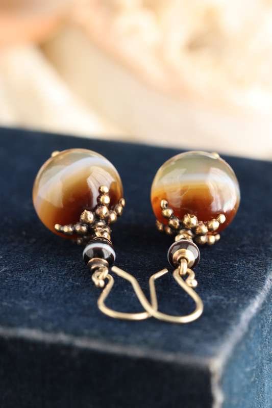 Victorian 18ct Gold Banded Agate Sardonyx Earrings