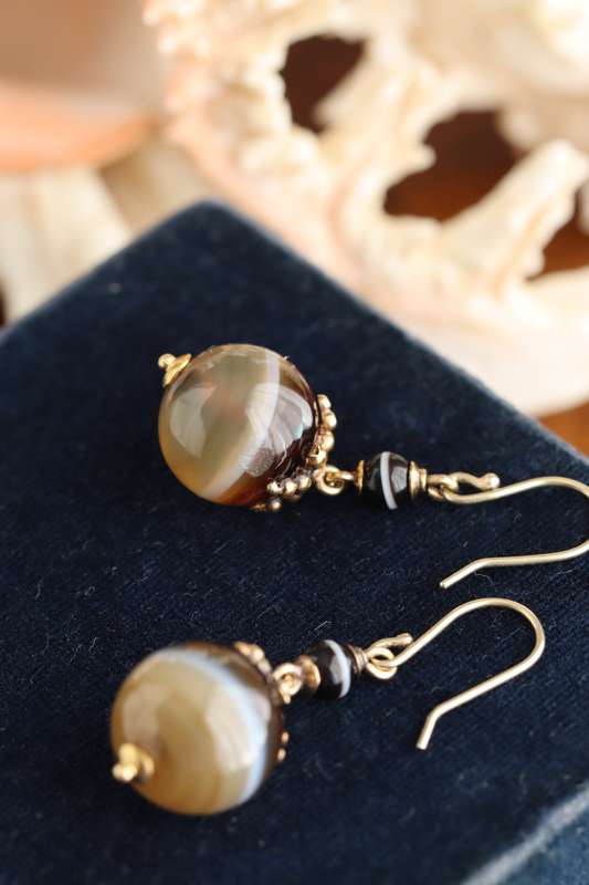 Victorian 18ct Gold Banded Agate Sardonyx Earrings