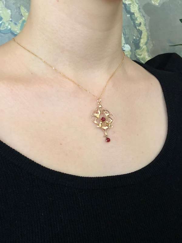 Antique Art Nouveau Rose Gold Lavalier