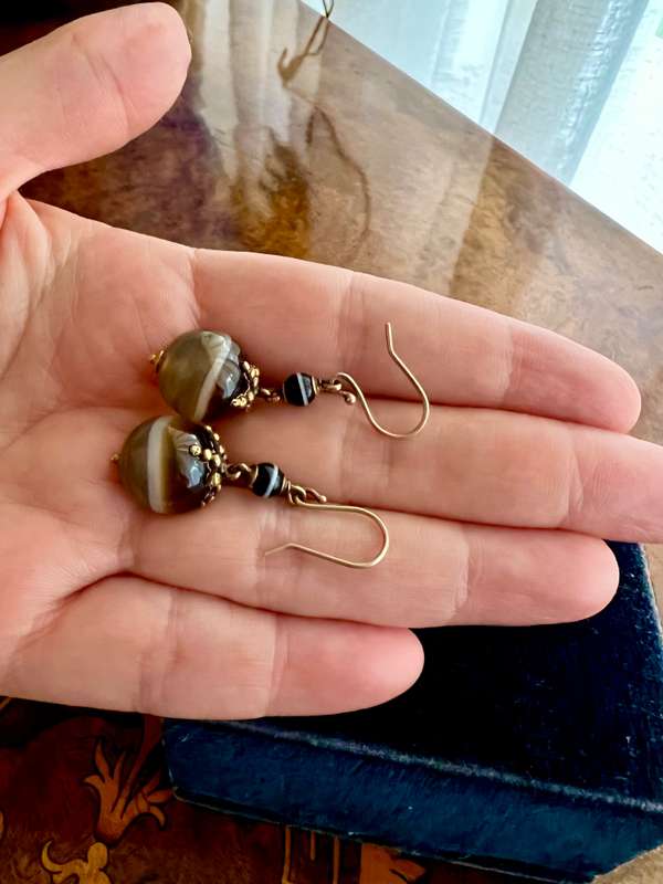 Victorian 18ct Gold Banded Agate Sardonyx Earrings