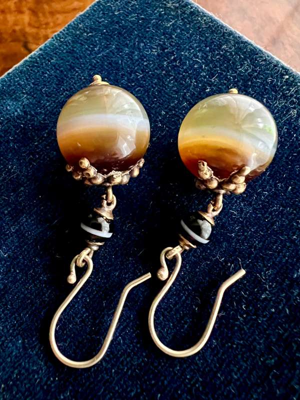 Victorian 18ct Gold Banded Agate Sardonyx Earrings