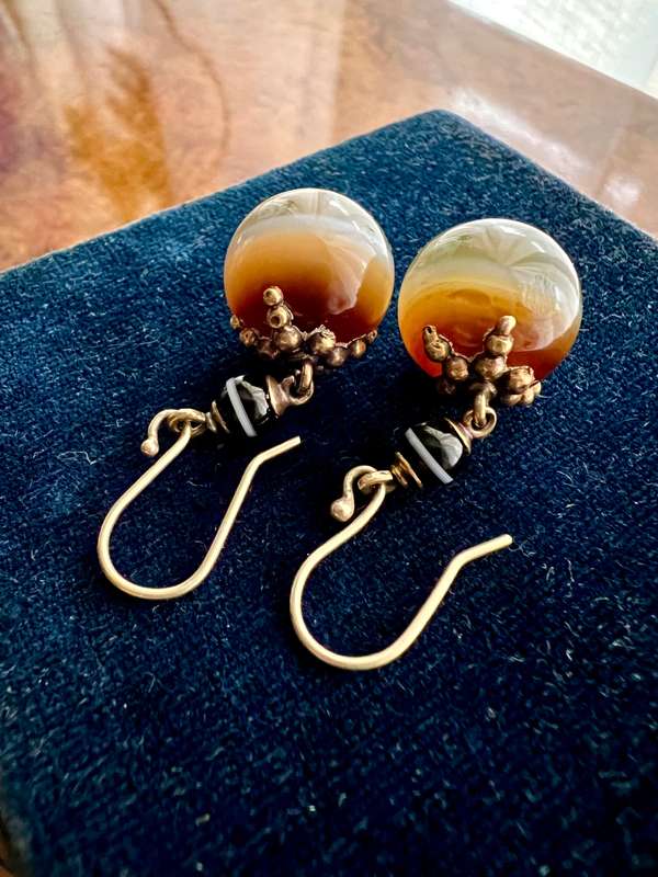 Victorian 18ct Gold Banded Agate Sardonyx Earrings