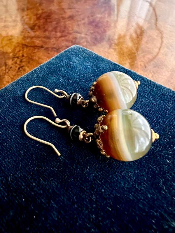 Victorian 18ct Gold Banded Agate Sardonyx Earrings