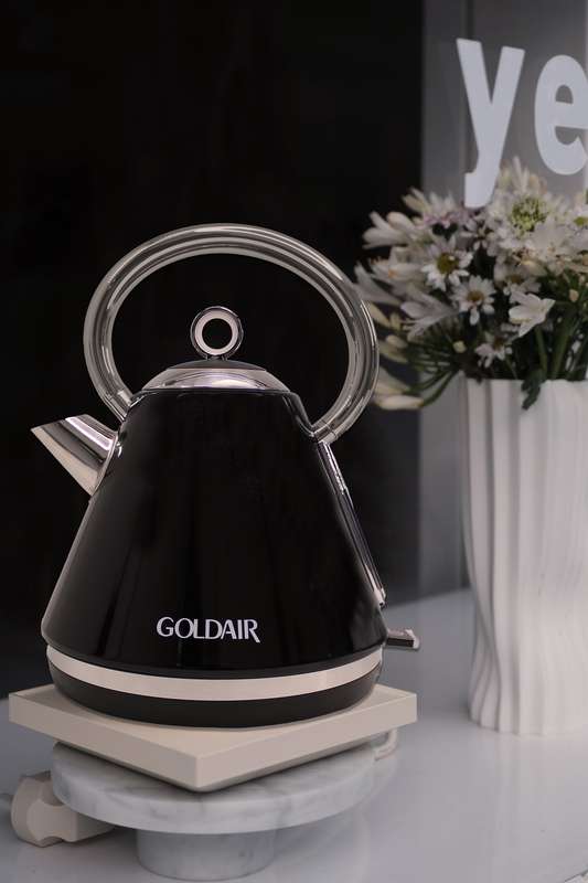Goldair Signature Series 1.7 Liter Pyramid Cordless Kettle GBPK-3050