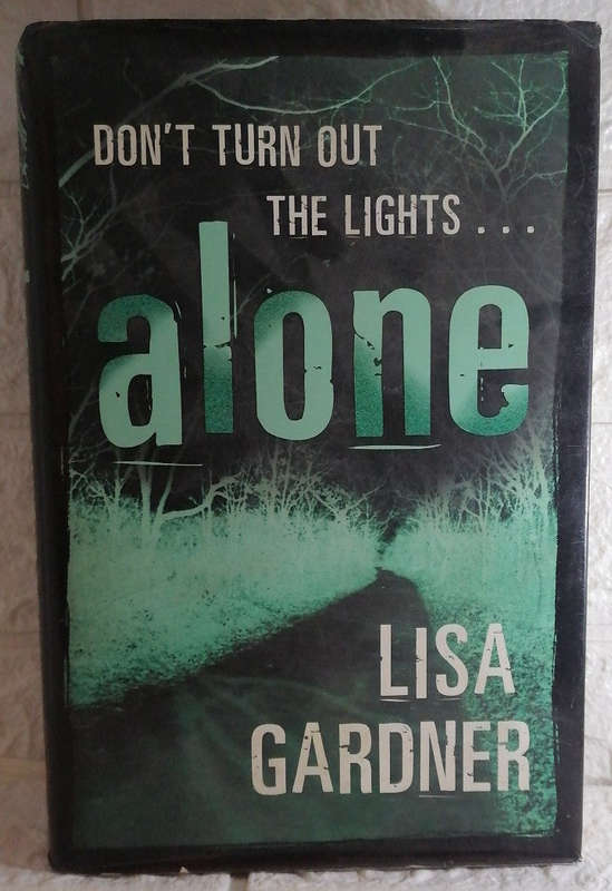 Alone (Detective D.D. Warren, #1) (Lisa Gardner)