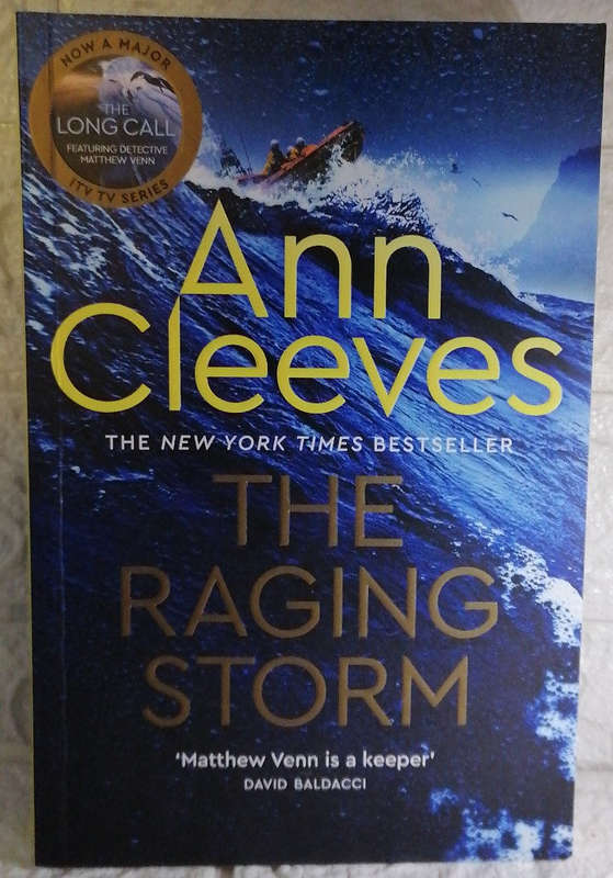 The Raging Storm (Two Rivers #3) (Ann Cleeves)