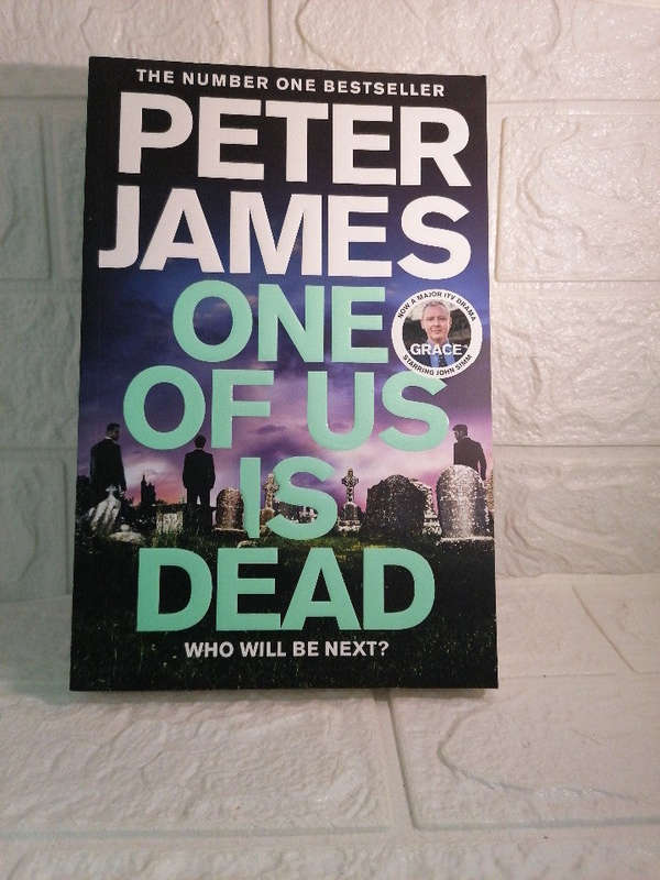 One of Us Is Dead (Peter James )