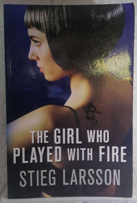 The Girl Who Played with Fire (Millennium, #2) (Stieg Larsson)