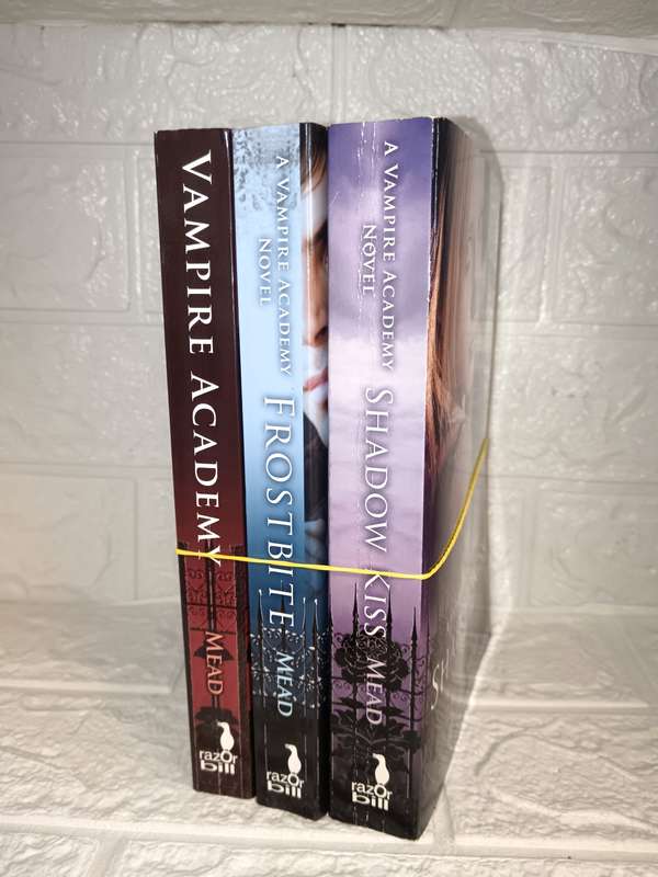 Vampire Academy Books 1-3: Vampire Academy, Frostbite, Shadow Kiss (Richelle Mead)