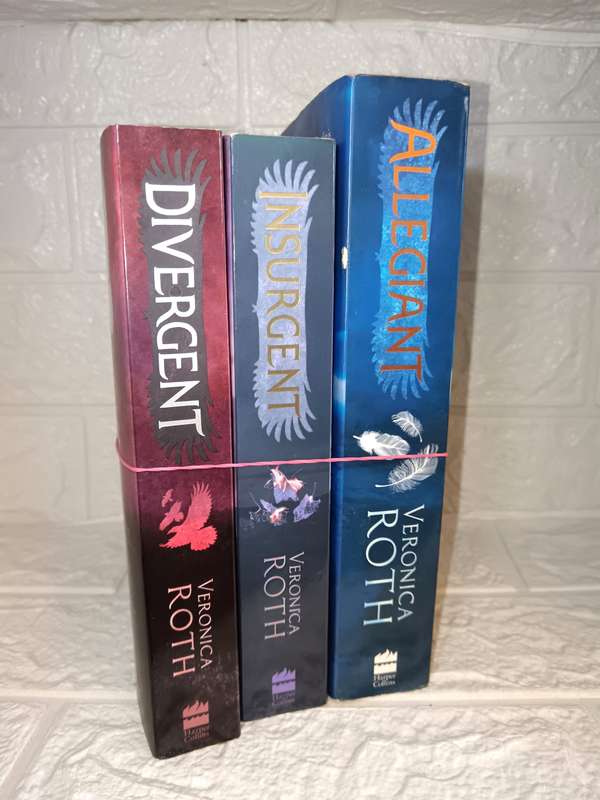 The Divergent Trilogy (Veronica Roth)