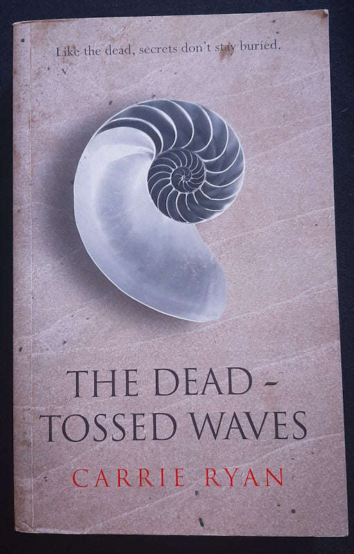 The Dead-Tossed Waves (The Forest of Hands and Teeth #2) (Carrie Ryan)