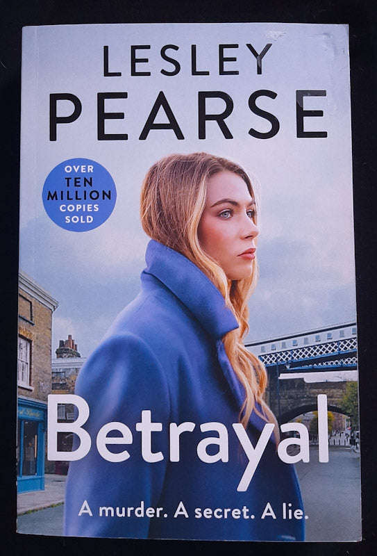 Betrayal (Lesley Pearse)