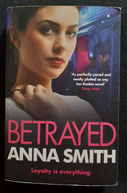 Betrayed (Rosie Gilmour #4) (Anna Smith)