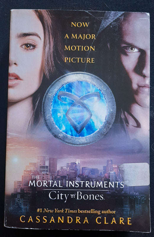 City Of Bones (The Mortal Instruments #1) (Cassandra Clare)