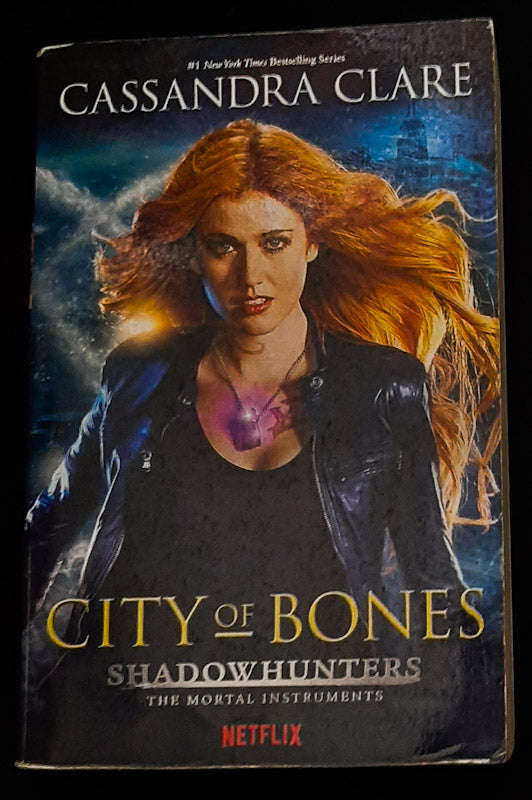 City Of Bones (The Mortal Instruments #1) (Cassandra Clare)