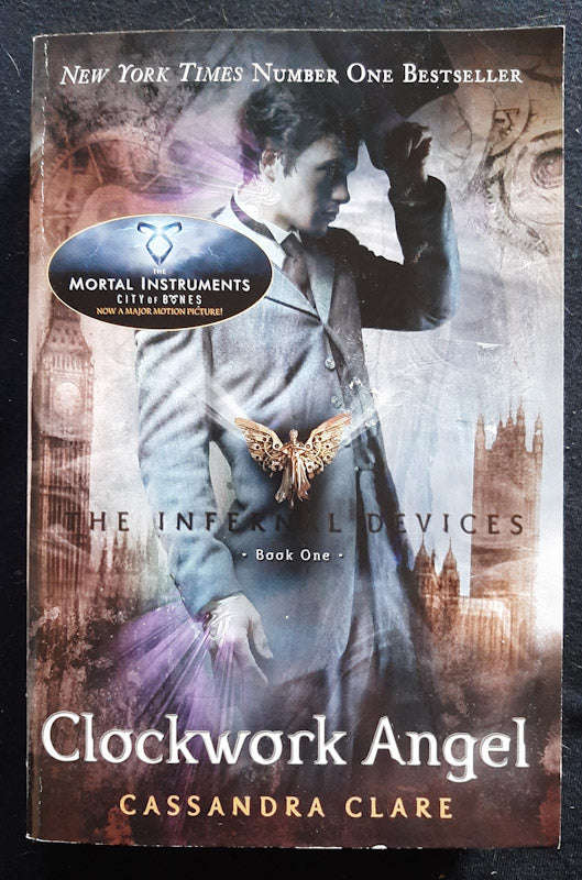 Clockwork Angel (The Infernal Devices #1) (Cassandra Clare)