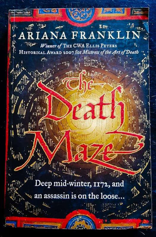 The Death Maze (Mistress of the Art of Death #2) (Ariana Franklin)