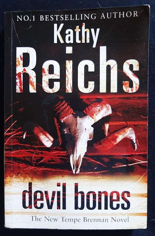 Devil Bones (Temperance Brennan #11) (Kathy Reichs)