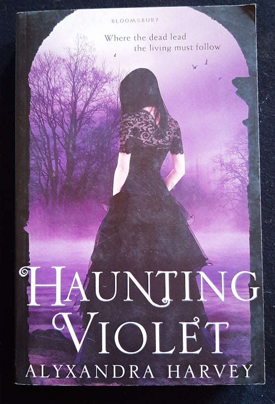 Haunting Violet (Haunting Violet #1) ()