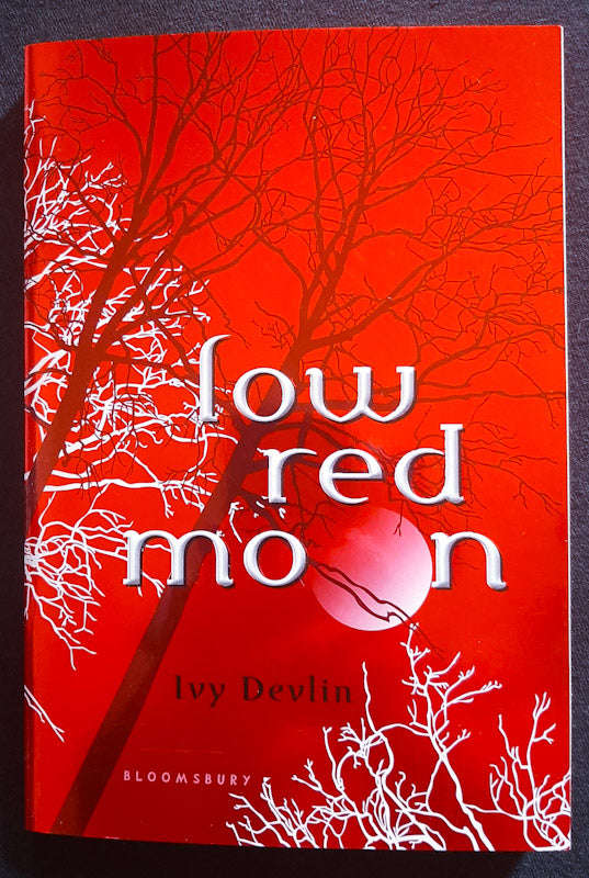 Low Red Moon (Low Red Moon #1) (Ivy Devlin)