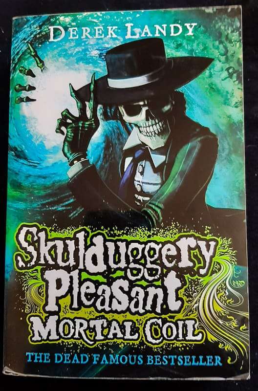 Mortal Coil (Skulduggery Pleasant #5) (Derek Landy)