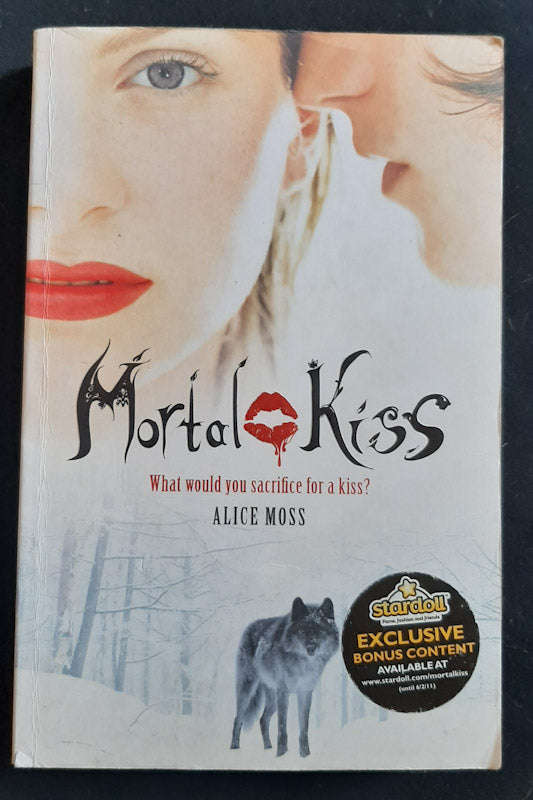 Mortal Kiss (Mortal Kiss #1) (Alice Moss)