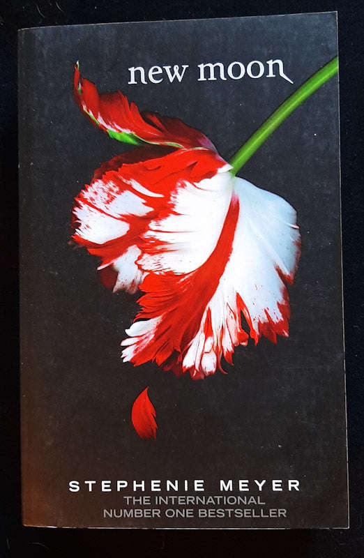 New Moon (The Twilight Saga #2) (Stephenie Meyer)