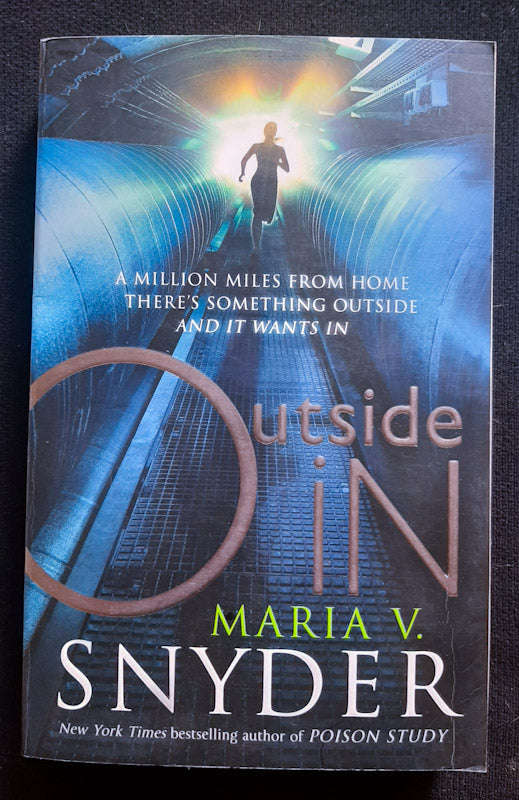 Outside In (Insiders #2) (Maria V. Snyder)
