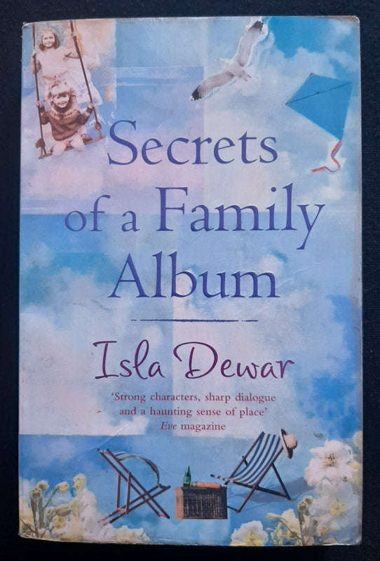 Secrets Of A Family Album (Isla Dewar)