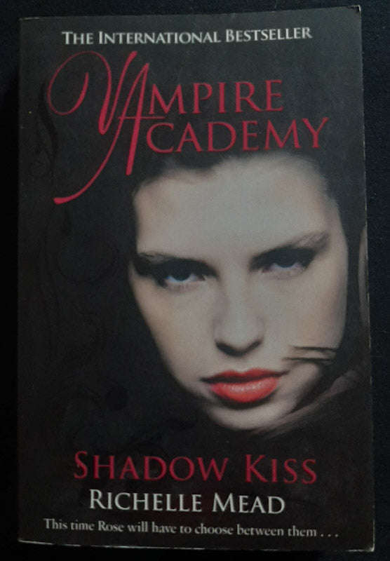 Shadow Kiss (Vampire Academy #3) (Richelle Mead)