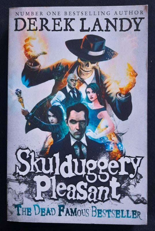Skulduggery Pleasant (Skulduggery Pleasant #1) (Derek Landy)