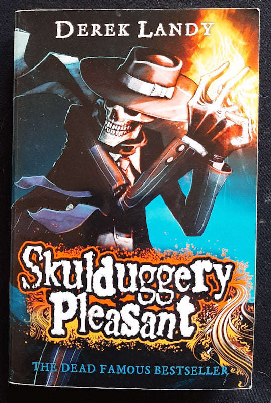 Skulduggery Pleasant (Skulduggery Pleasant #1) (Derek Landy)