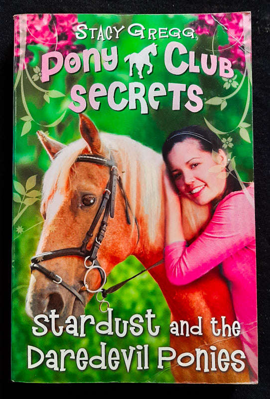 Stardust And The Daredevil Ponies (Pony Club Secrets #4) (Stacy Gregg)