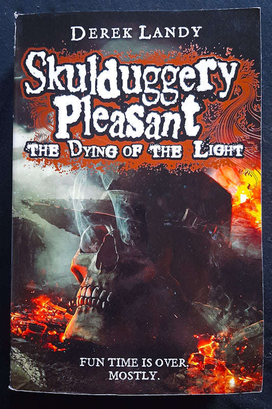 The Dying Of The Light (Skulduggery Pleasant #9) (Derek Landy)