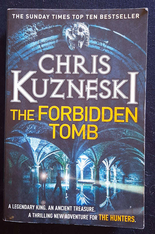 The Forbidden Tomb (The Hunters #2) (Chris Kuzneski)