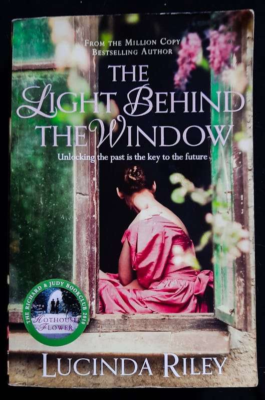 The Light Behind The Window (Lucinda Riley)