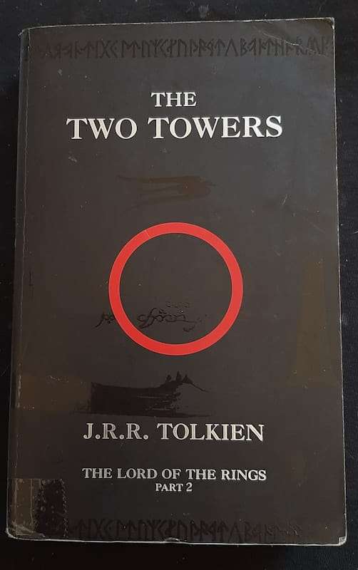 The Two Towers (Middle Earth #2) (J.R.R. Tolkien)