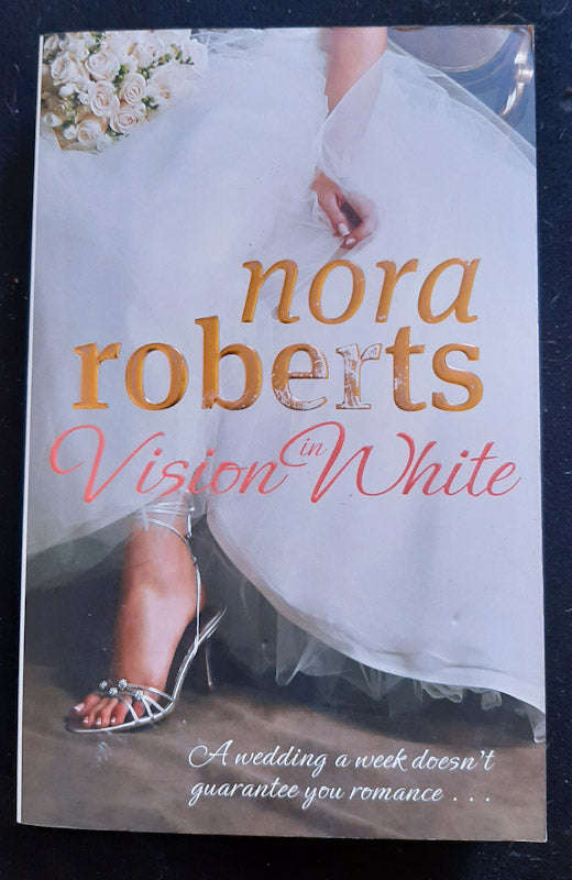 Vision In White (Bride Quartet #1) (Nora Roberts)