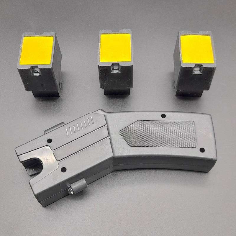 80KV STUN GUN LAUNCHER W/ 3X CARTRIDGES